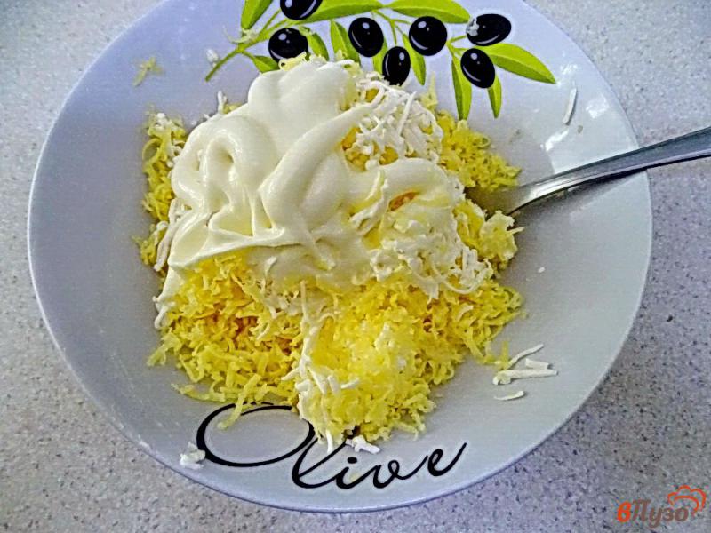 Фото приготовление рецепта: Помидоры с сыром и чесноком шаг №4