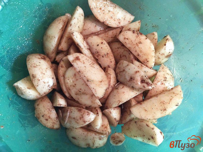 Фото приготовление рецепта: Запеченный молодой картофель с приправами по-деревенски шаг №5