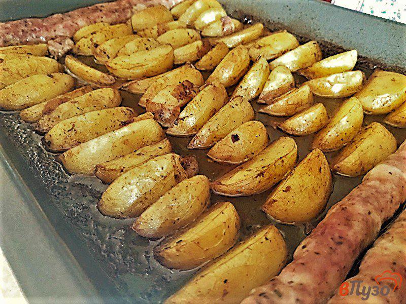 Фото приготовление рецепта: Запеченный молодой картофель с приправами по-деревенски шаг №7