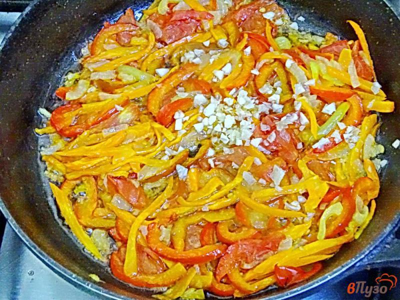 Фото приготовление рецепта: Паста с овощами на сковороде шаг №9