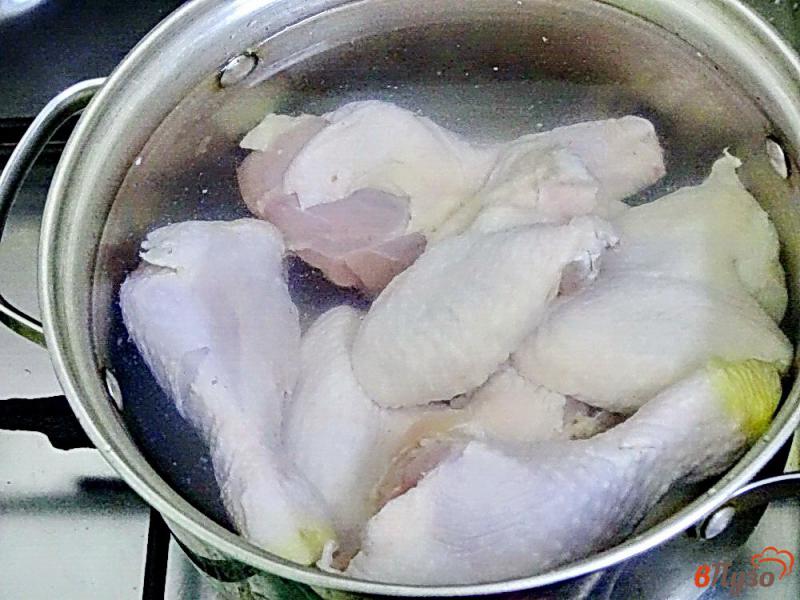 Фото приготовление рецепта: Куриный суп без картофеля с вермишелью шаг №1