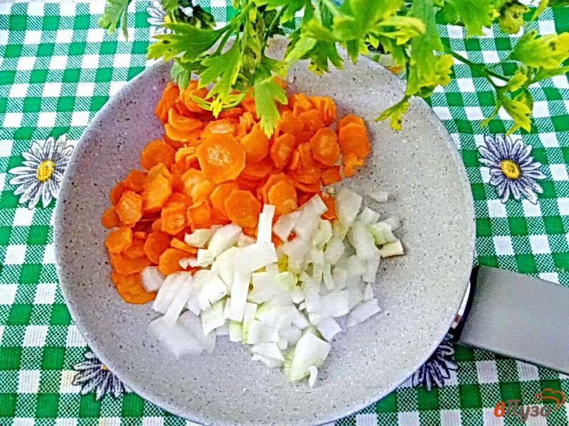 Фото приготовление рецепта: Куриный суп без картофеля с вермишелью шаг №3