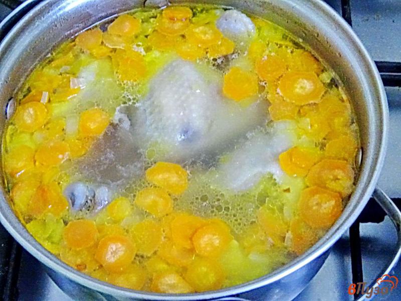Фото приготовление рецепта: Куриный суп без картофеля с вермишелью шаг №6