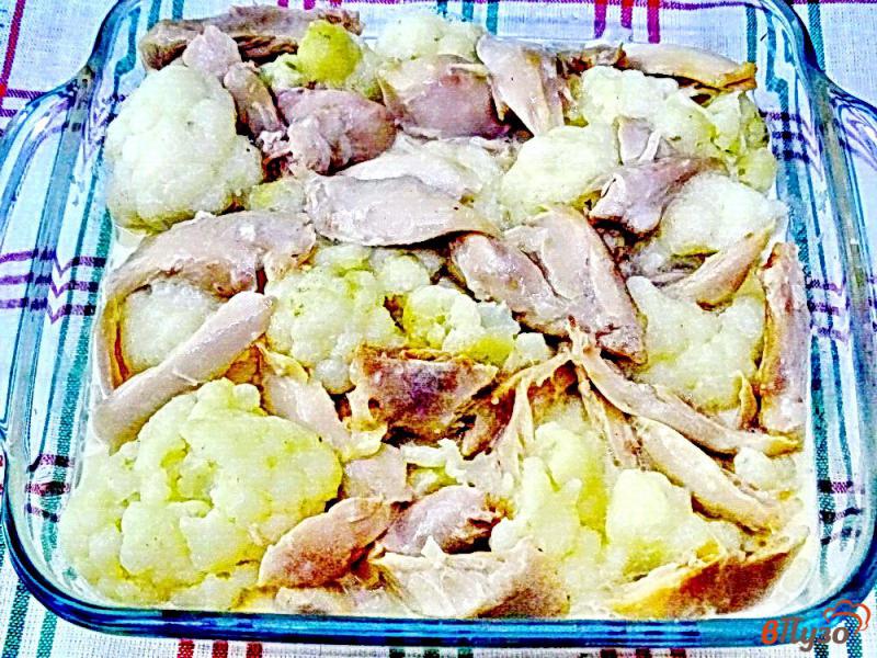 Фото приготовление рецепта: Цветная капуста с куриным мясом в духовке шаг №6