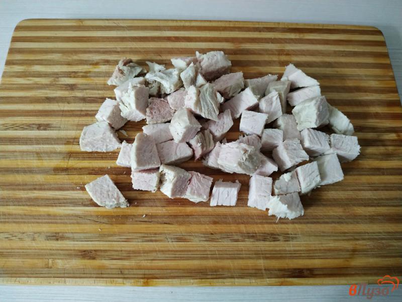 Фото приготовление рецепта: Салат со свининой и помидорами шаг №1
