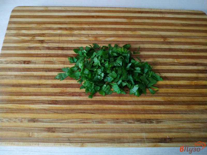 Фото приготовление рецепта: Салат со свининой и помидорами шаг №4