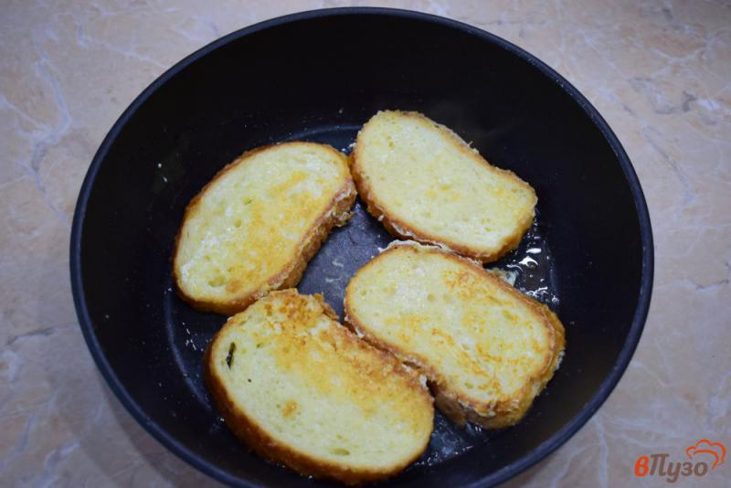 Фото приготовление рецепта: Французские гренки с корицей и сахаром шаг №4