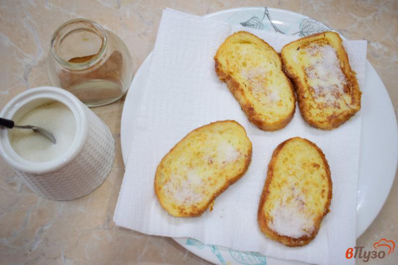 Фото приготовление рецепта: Французские гренки с корицей и сахаром шаг №5