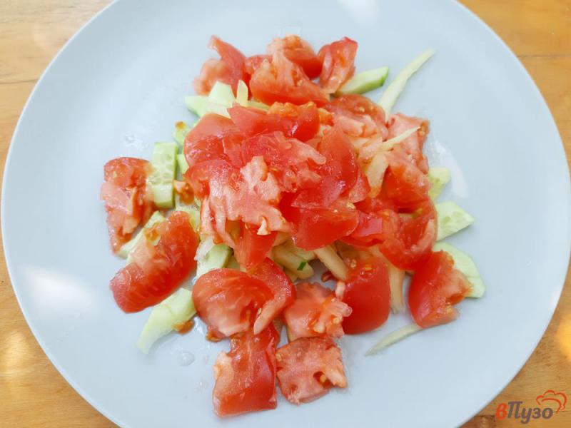 Фото приготовление рецепта: Салат овощной с фетой и рукколой шаг №3