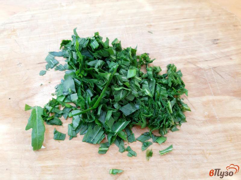 Фото приготовление рецепта: Салат овощной с фетой и рукколой шаг №4