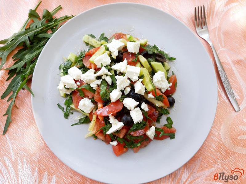Фото приготовление рецепта: Салат овощной с фетой и рукколой шаг №9