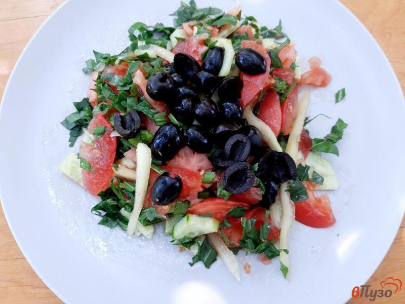 Фото приготовление рецепта: Салат овощной с фетой и рукколой шаг №8