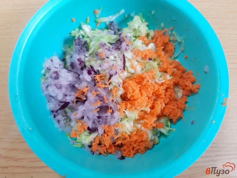 Фото приготовление рецепта: Драники из кабачков и моркови шаг №3