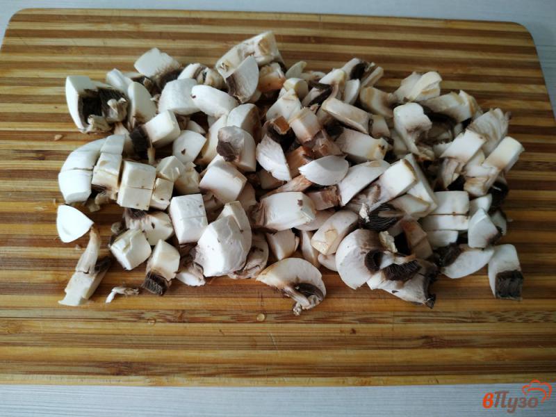 Фото приготовление рецепта: Салат с рисом и жареными грибами шаг №1