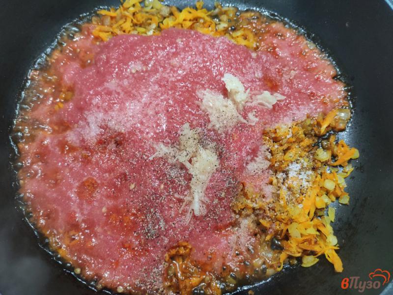 Фото приготовление рецепта: Тефтели с рисом в томатном соусе шаг №5