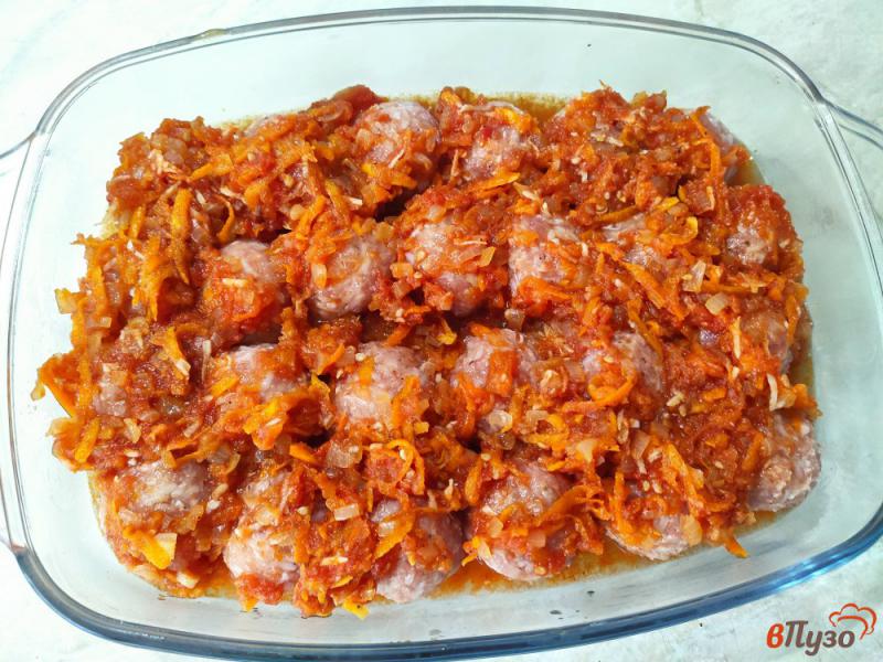 Фото приготовление рецепта: Тефтели с рисом в томатном соусе шаг №10
