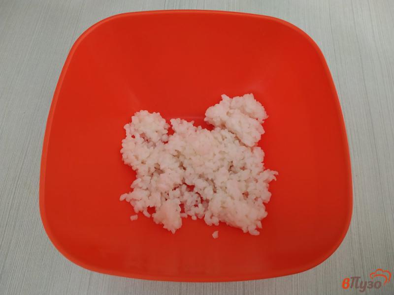 Фото приготовление рецепта: Рисовые котлеты с сыром и яйцом шаг №3