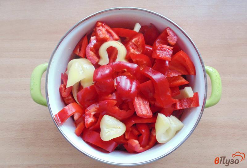 Фото приготовление рецепта: Болгарский перец на зиму в томатном соусе шаг №6