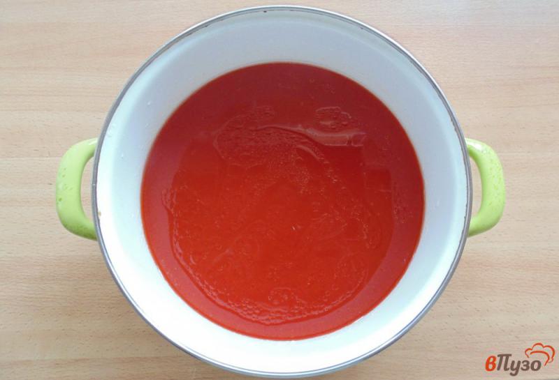 Фото приготовление рецепта: Болгарский перец на зиму в томатном соусе шаг №5