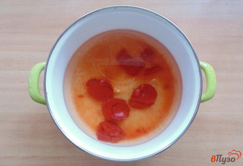 Фото приготовление рецепта: Болгарский перец на зиму в томатном соусе шаг №4