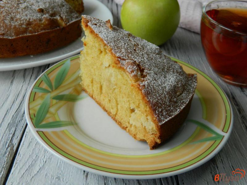 Фото приготовление рецепта: Пирог с яблоками на простокваше шаг №9