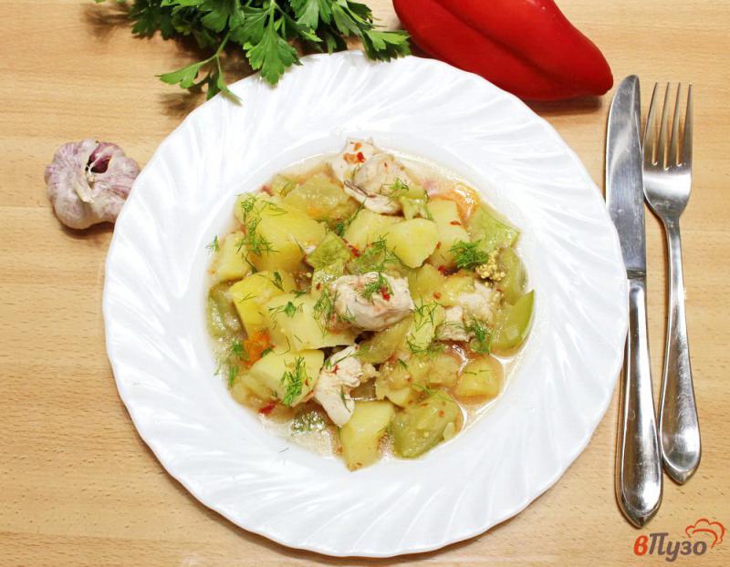 Фото приготовление рецепта: Куриное филе с баклажанами и кабачками в соусе шаг №7