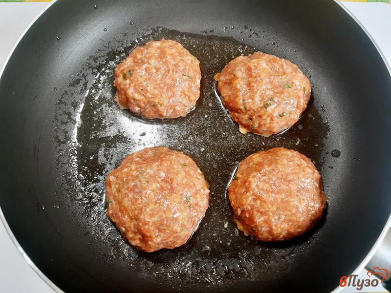 Фото приготовление рецепта: Котлеты для гамбургеров шаг №4