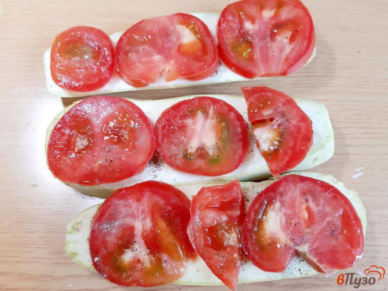 Фото приготовление рецепта: Кабачки с помидорами и моцареллой шаг №4