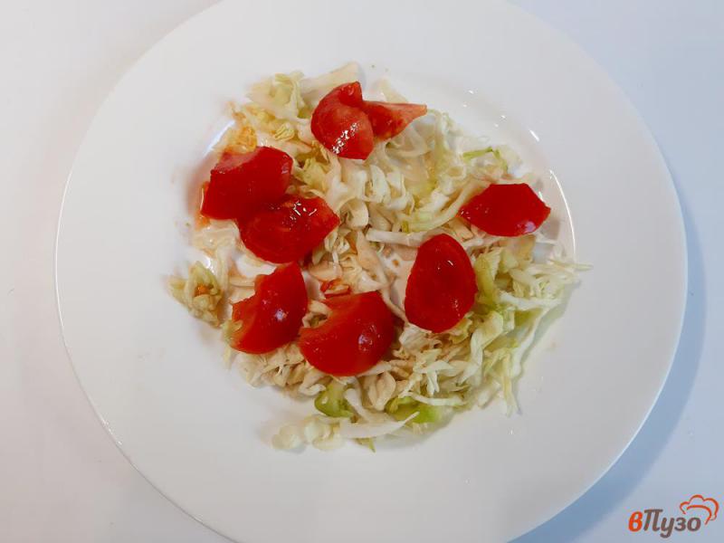 Фото приготовление рецепта: Салат овощной с сухариками шаг №4