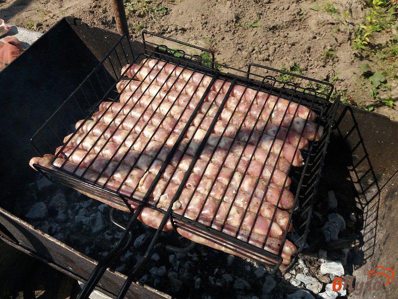 Фото приготовление рецепта: Куриные колбаски гриль на мангале шаг №3