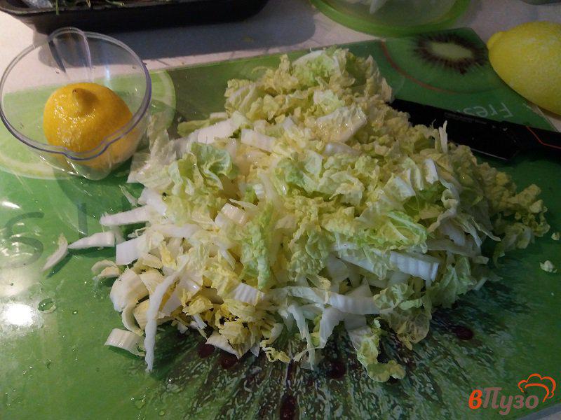 Фото приготовление рецепта: Салат с консервированным тунцом и овощами шаг №1