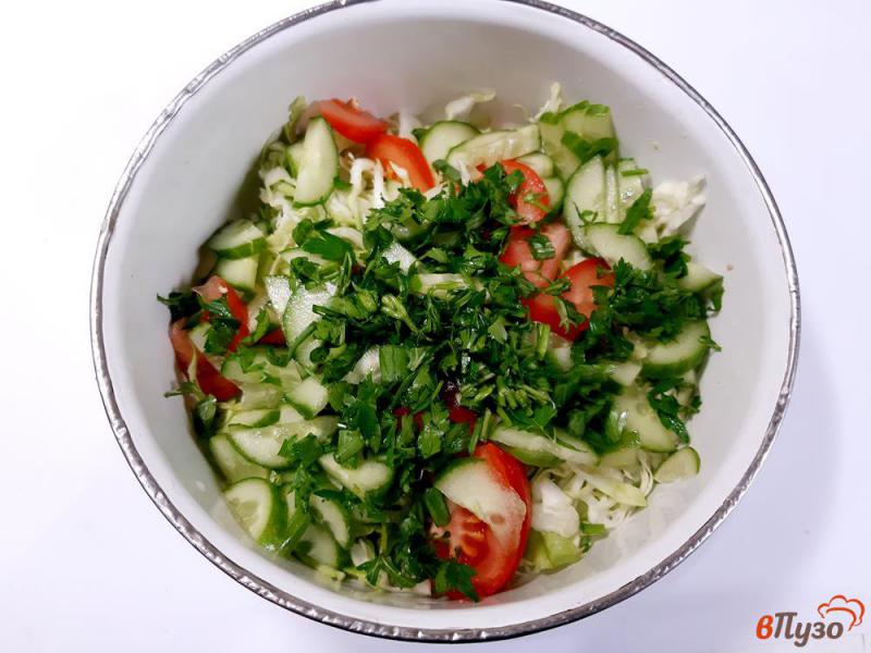 Фото приготовление рецепта: Салат овощной с капустой шаг №4
