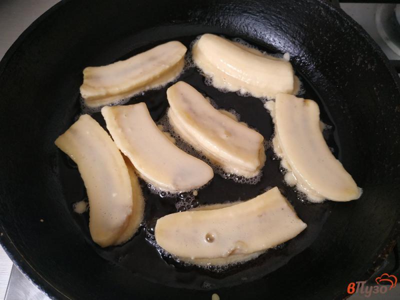 Фото приготовление рецепта: Жареные бананы в кляре шаг №5