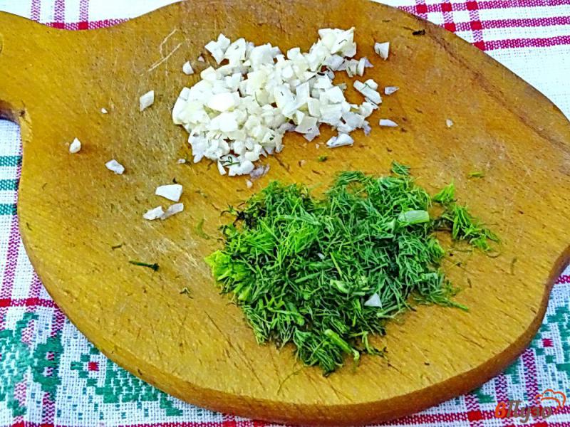Фото приготовление рецепта: Баклажаны в соусе под сырной крышечкой шаг №3