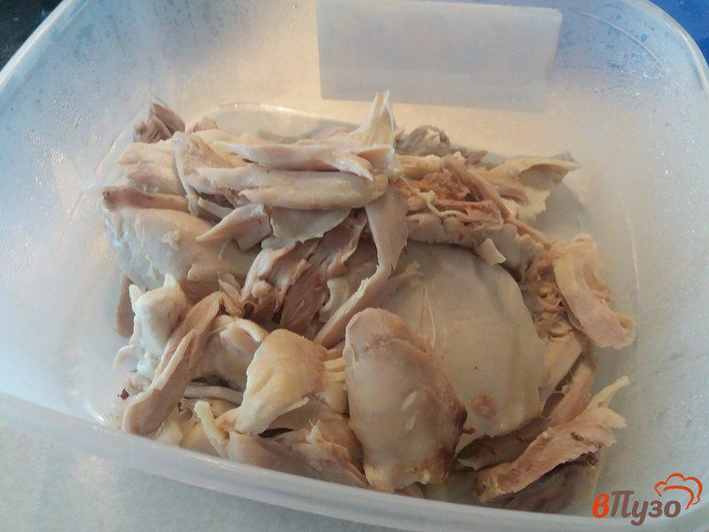 Фото приготовление рецепта: Пирожки с курицей и шампиньонами шаг №4