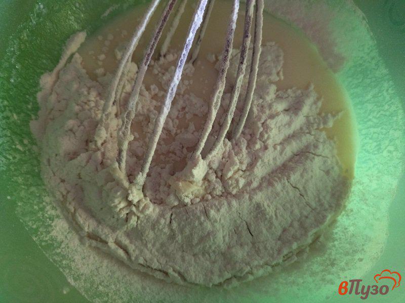 Фото приготовление рецепта: Ванильные оладьи с карамельным соусом шаг №3