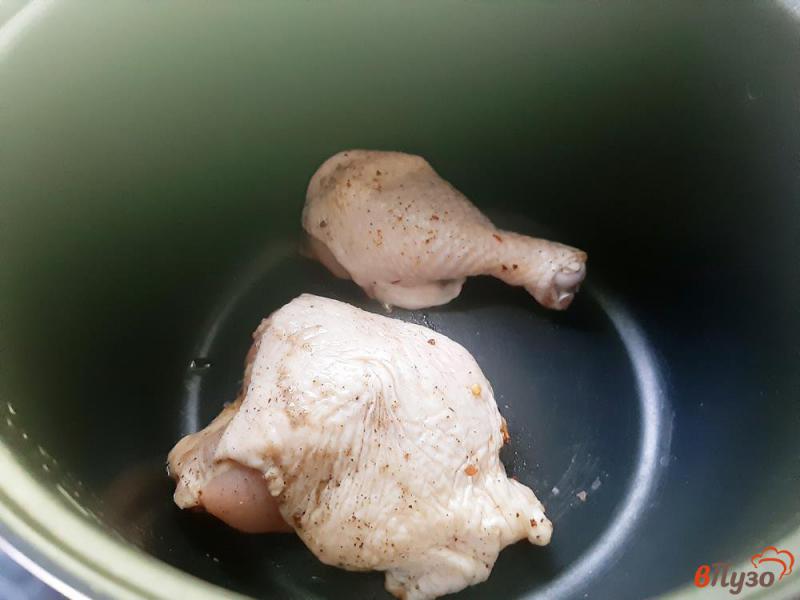 Фото приготовление рецепта: Курица тушеная  с овощами в томате шаг №2