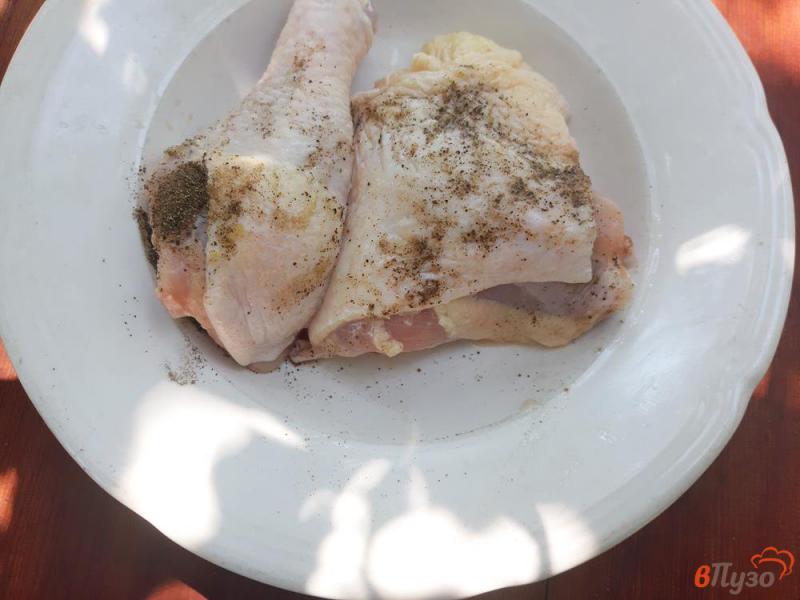 Фото приготовление рецепта: Курица тушеная  с овощами в томате шаг №1