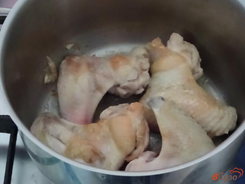 Фото приготовление рецепта: Капуста тушёная с куриными крыльями шаг №2