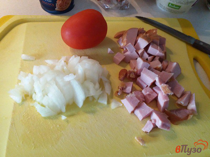 Фото приготовление рецепта: Яичница из деревенских яиц с ветчиной и помидорами шаг №1