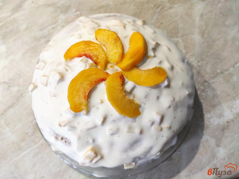 Фото приготовление рецепта: Бисквитный торт с персиками шаг №12