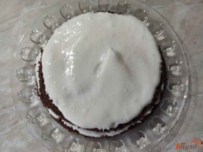 Фото приготовление рецепта: Шоколадный торт со сметанным кремом в микроволновке шаг №9