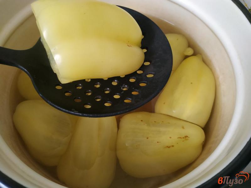 Фото приготовление рецепта: Консервированный болгарский перец на зиму шаг №3