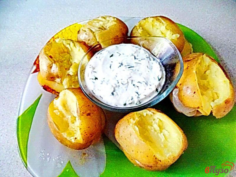 Фото приготовление рецепта: Картофель запеченный с беконом и луком в духовке шаг №11