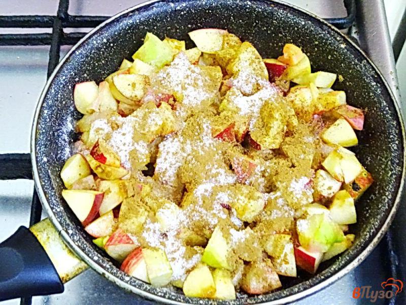 Фото приготовление рецепта: Слойки с яблоками шаг №3
