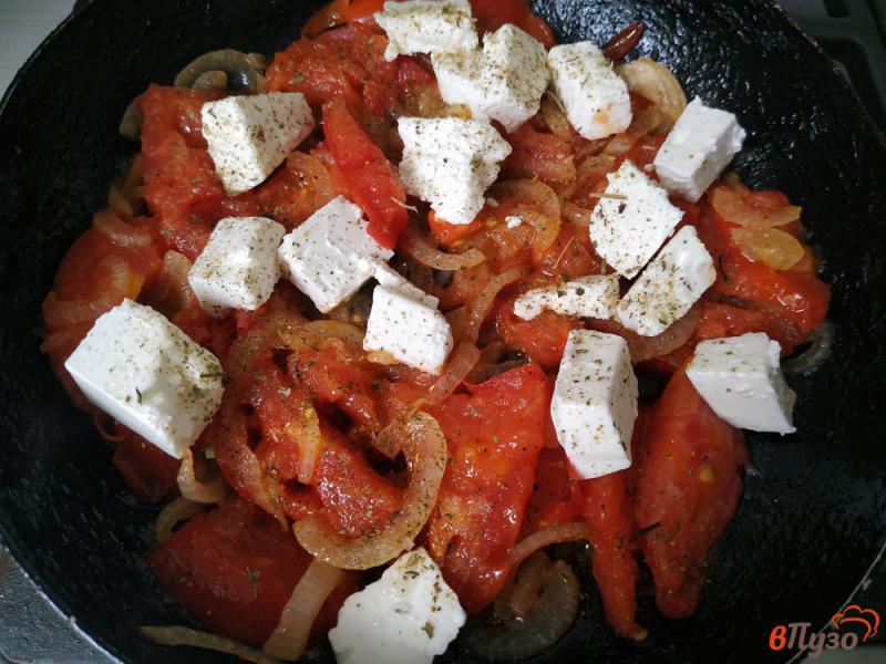Фото приготовление рецепта: Шакшука с помидорами и сыром фета шаг №6