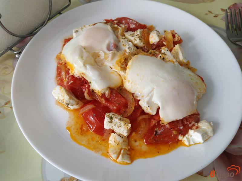 Фото приготовление рецепта: Шакшука с помидорами и сыром фета шаг №9