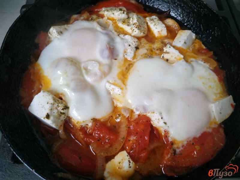 Фото приготовление рецепта: Шакшука с помидорами и сыром фета шаг №8