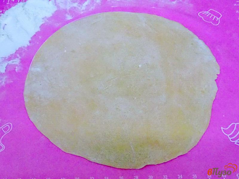 Фото приготовление рецепта: Куриный бульон с домашней яичной лапшой шаг №7