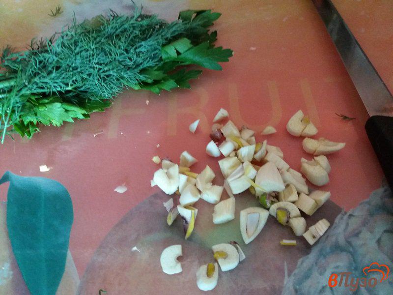 Фото приготовление рецепта: Мидии в сливочно-чесночном соусе шаг №2